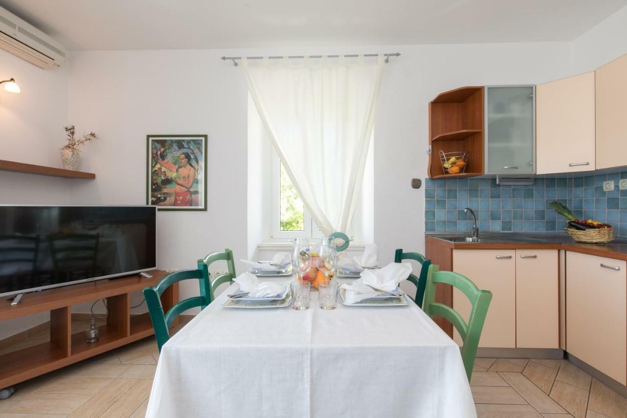 Apartments Ivona Malinska Extérieur photo